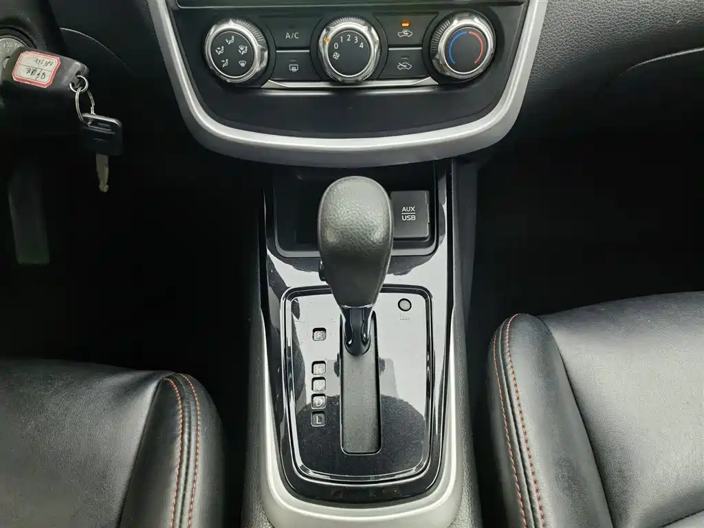 Nissan Tiida 2018 — фото 13