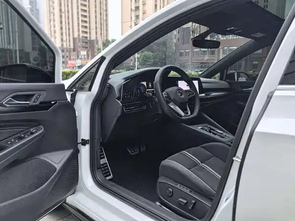 Volkswagen Golf 2024