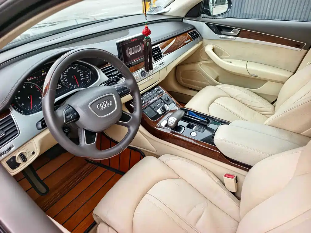 Audi A8 2013 — фото 16