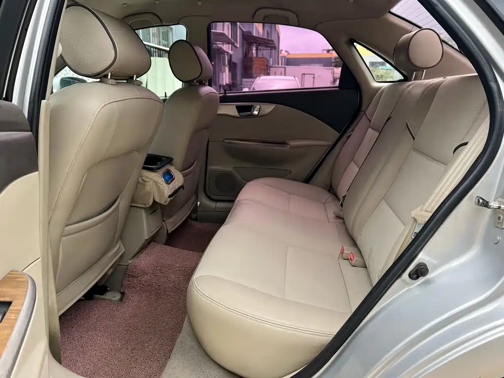 Buick Excelle 2015 — фото 6