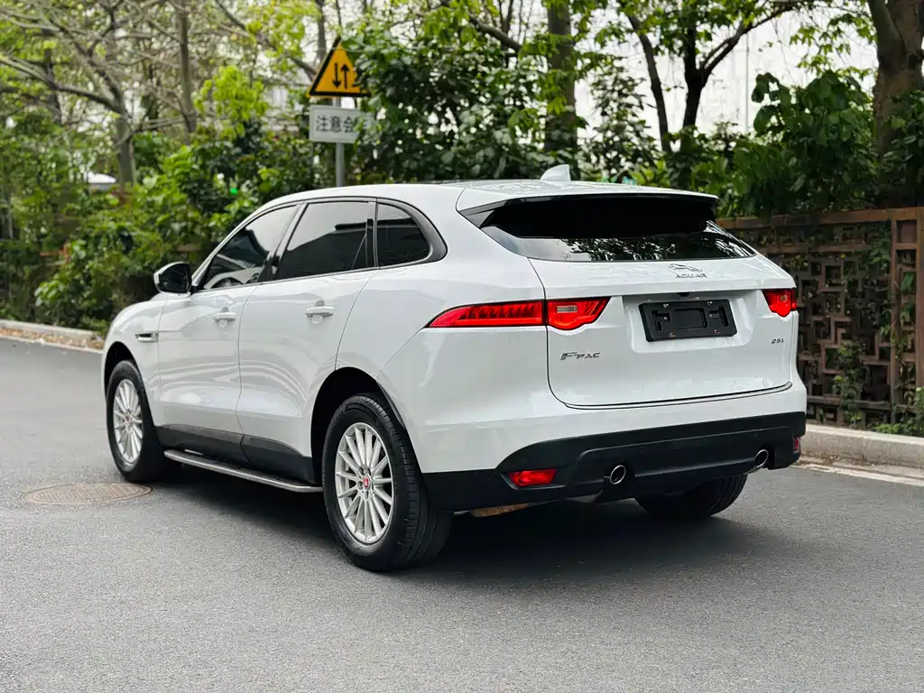 Jaguar F-PACE 2017 — фото 4