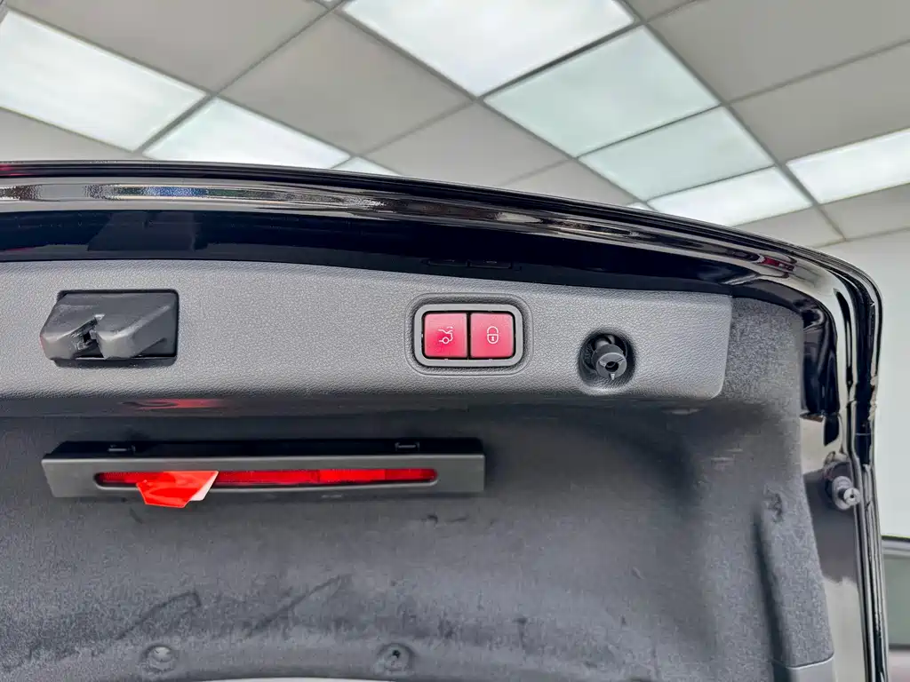 Mercedes-Benz E-Class 2020 — фото 25
