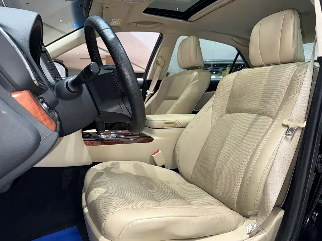Toyota Crown 2016 — фото 18