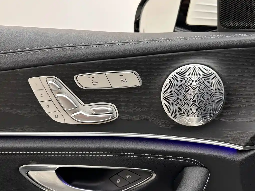 Mercedes-Benz E-Class 2020 — фото 15