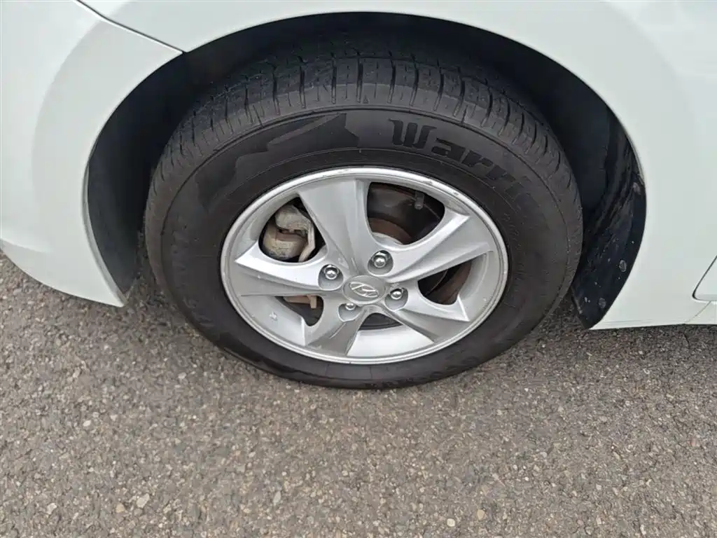 Hyundai Verna 2015 — фото 23