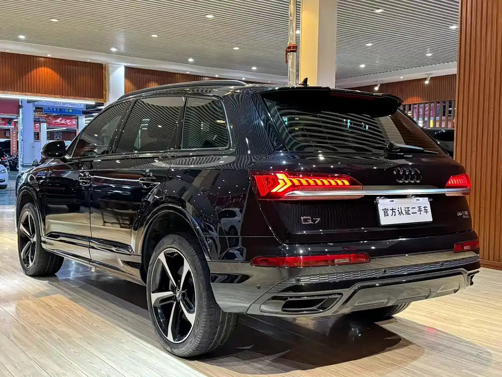Audi Q7 2020 — фото 7