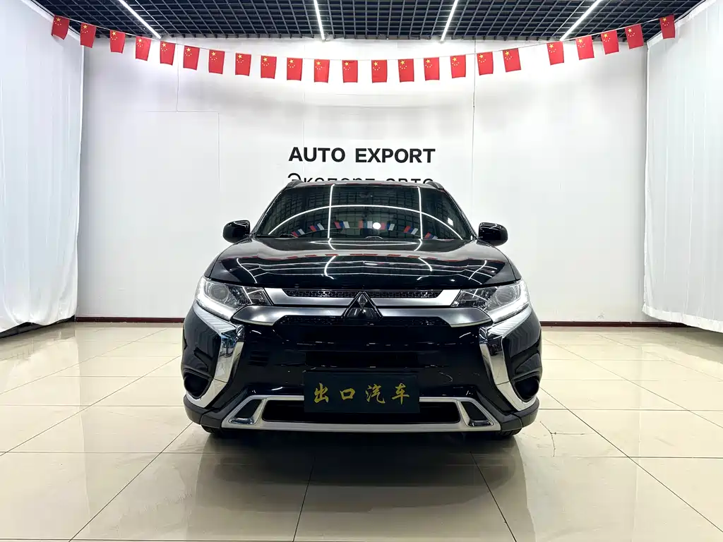 Mitsubishi Outlander 2022 — фото 2