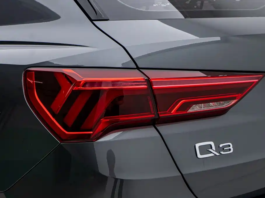 Audi Q3 2021 — фото 25