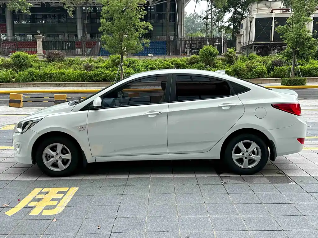 Hyundai Accent 2017 — фото 6