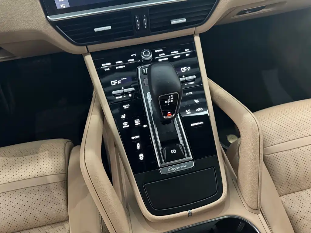 Porsche Cayenne 2019 — фото 14