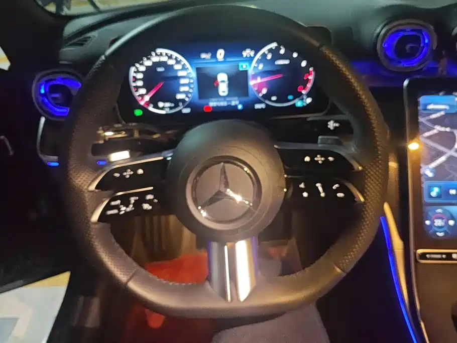 Mercedes-Benz C-Class 2023 — фото 15