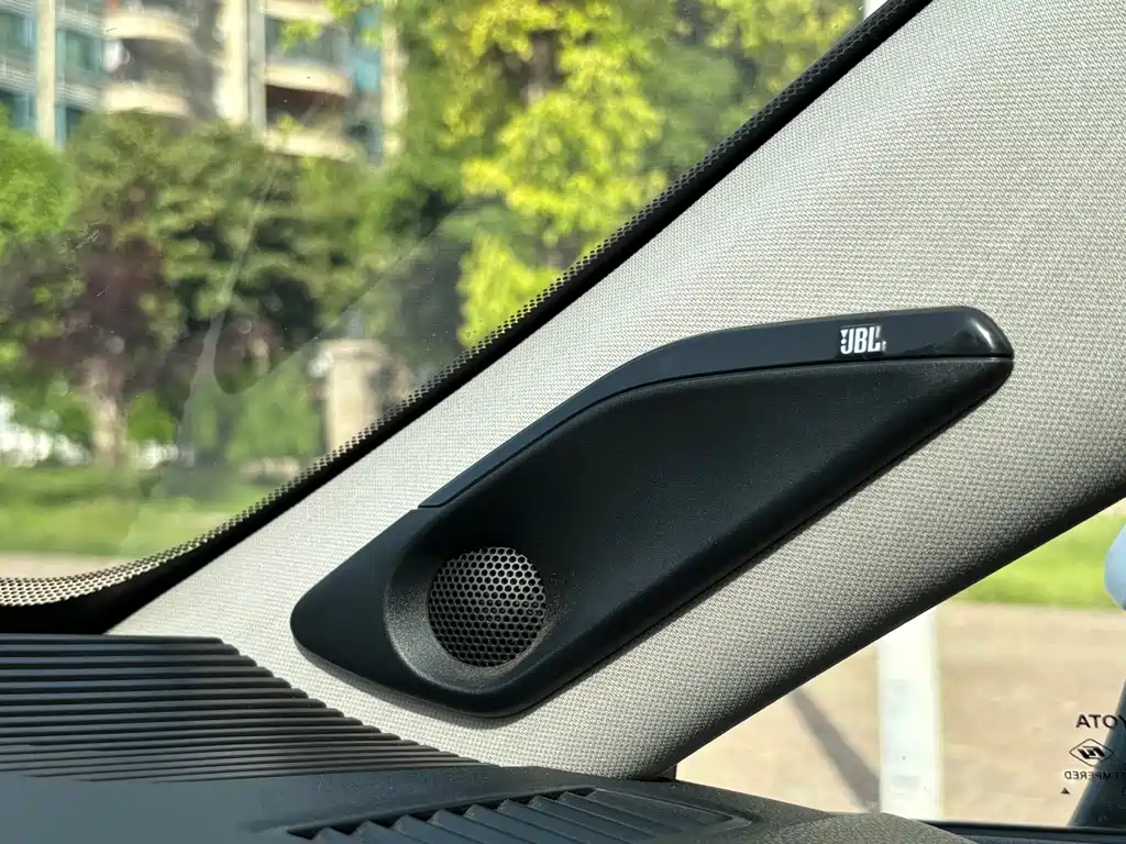 Toyota Venza 2023 — фото 18