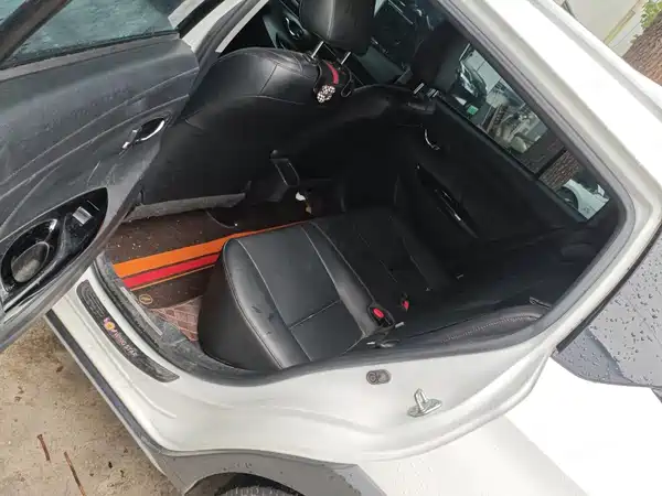 Toyota Yaris L 2023