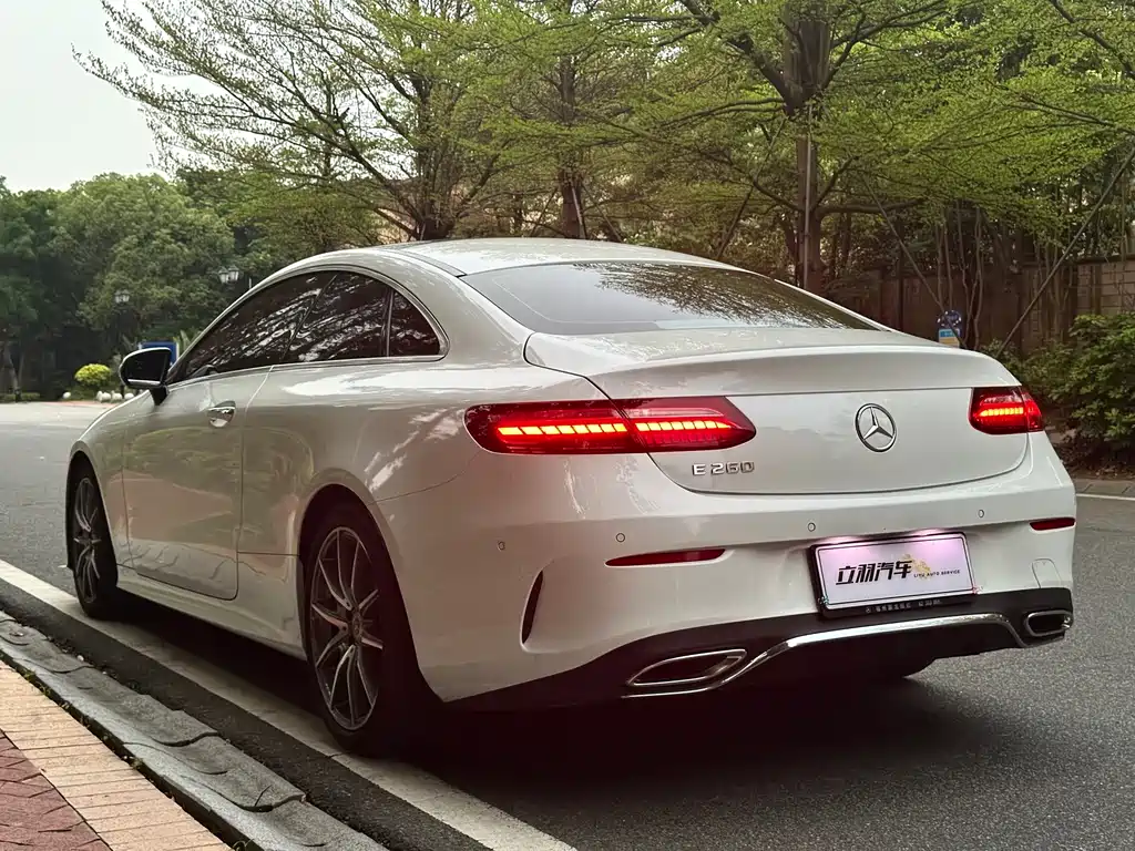 Mercedes-Benz E-Class 2022 — фото 13
