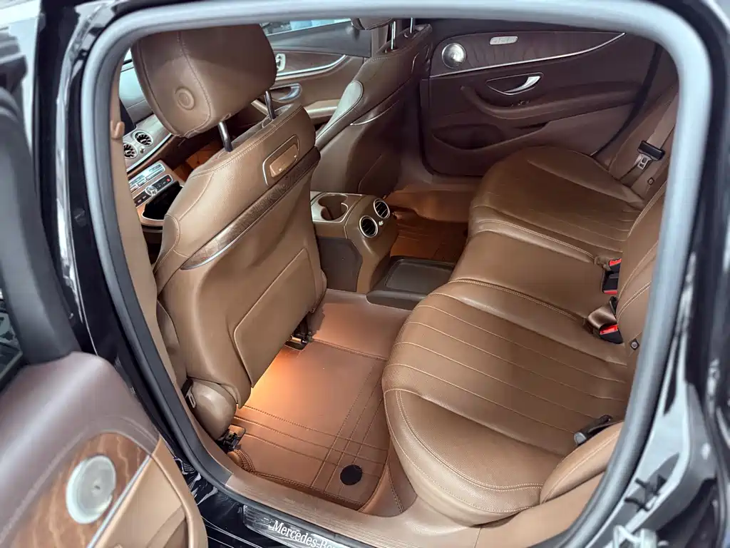 Mercedes-Benz E-Class 2019 — фото 12