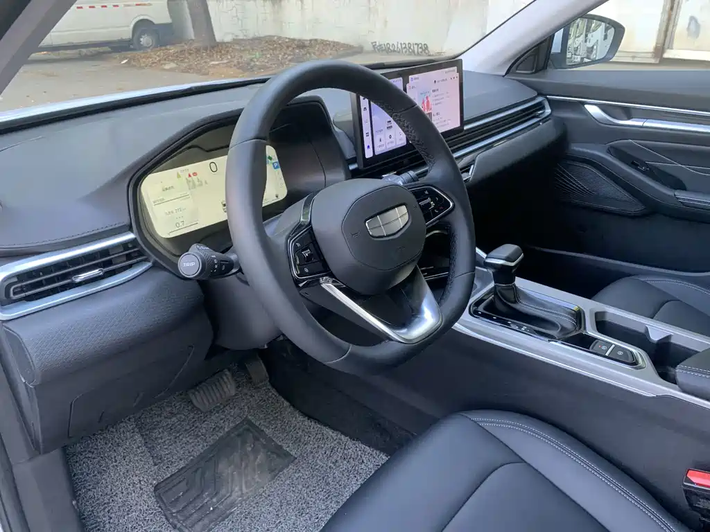 Geely Emgrand 2025