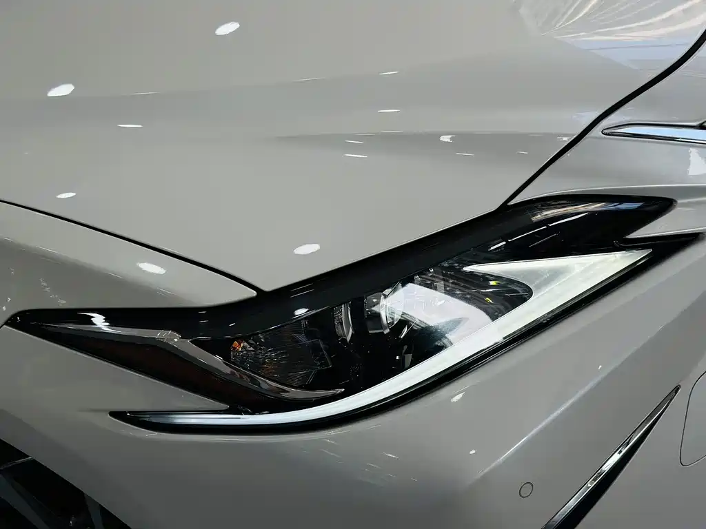 Lexus ES 2023 — фото 10
