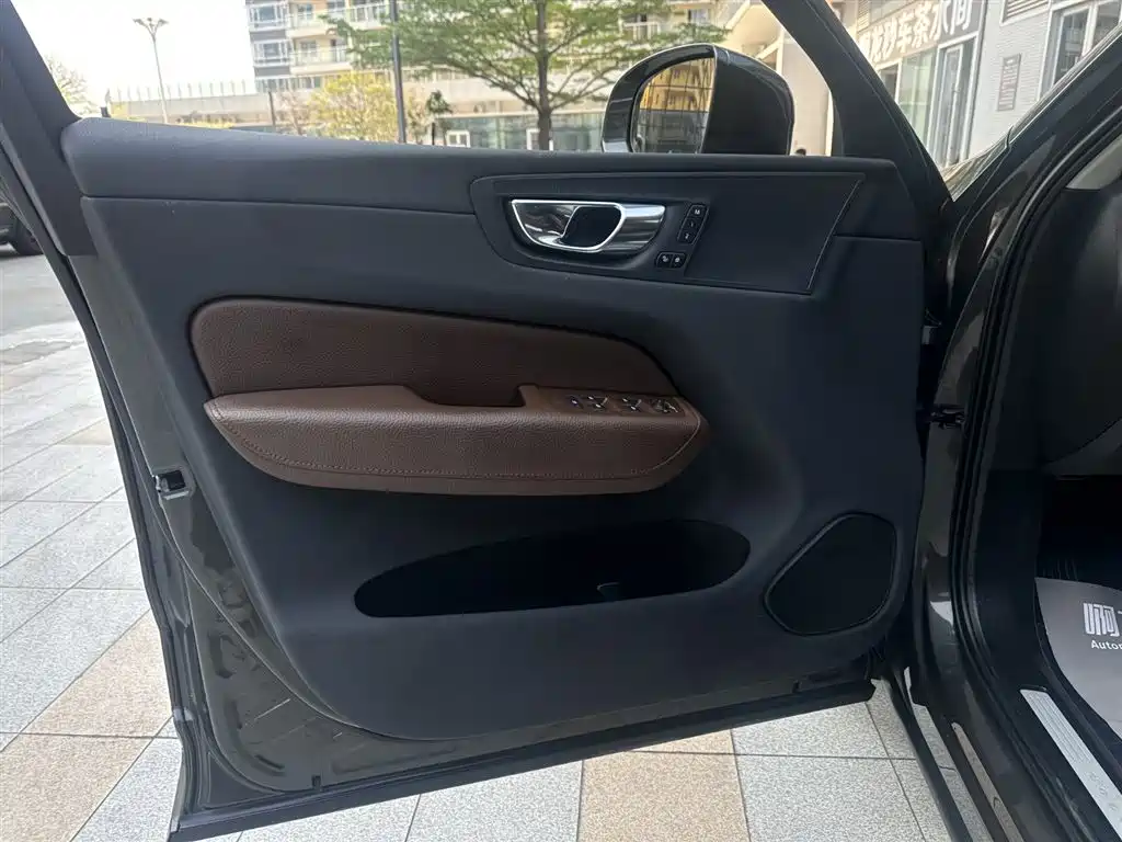 Volvo XC60 2020 — фото 24