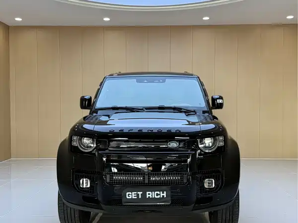 Land Rover Defender 2025