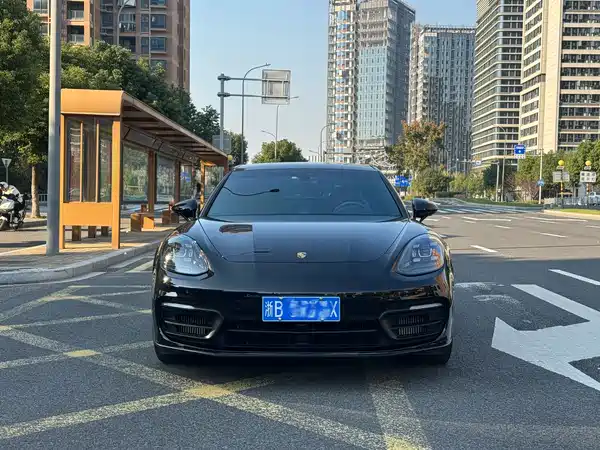 Porsche Panamera 2022