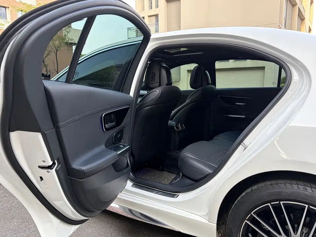 Mercedes-Benz C-Class 2023 — фото 13