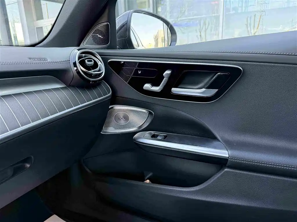 Mercedes-Benz C-Class 2024 — фото 10
