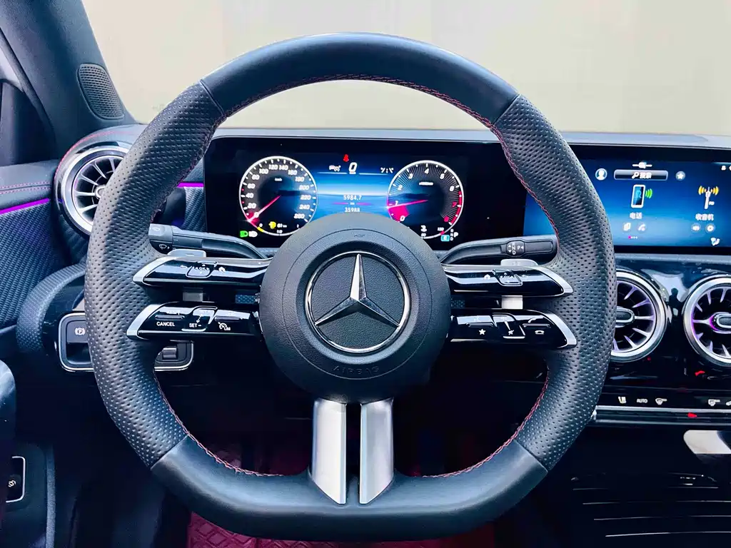 Mercedes-Benz A-Class 2024 — фото 11