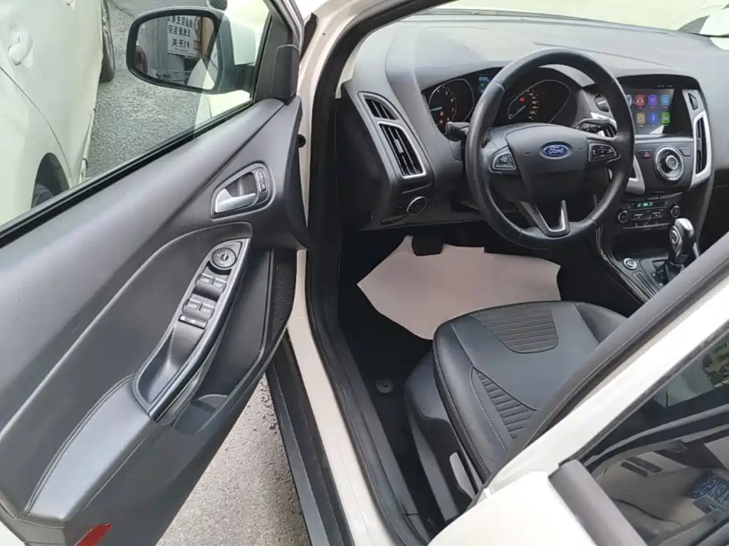 Ford Focus 2015 — фото 16
