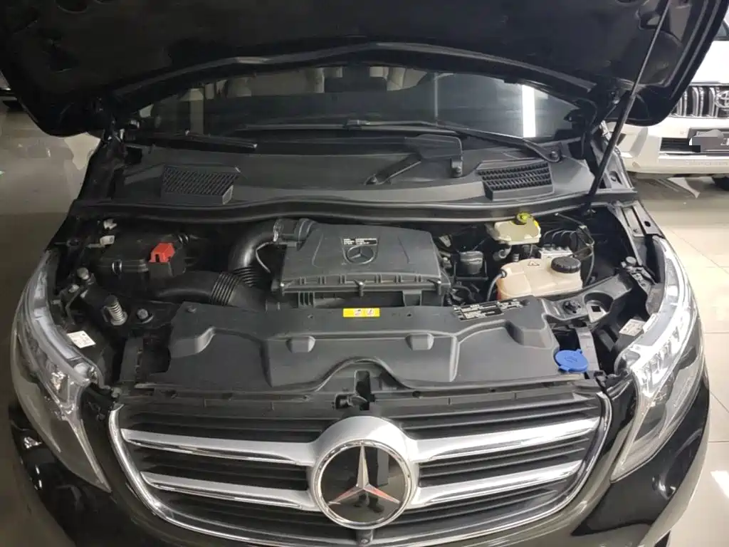Mercedes-Benz V-Class 2020 — фото 20