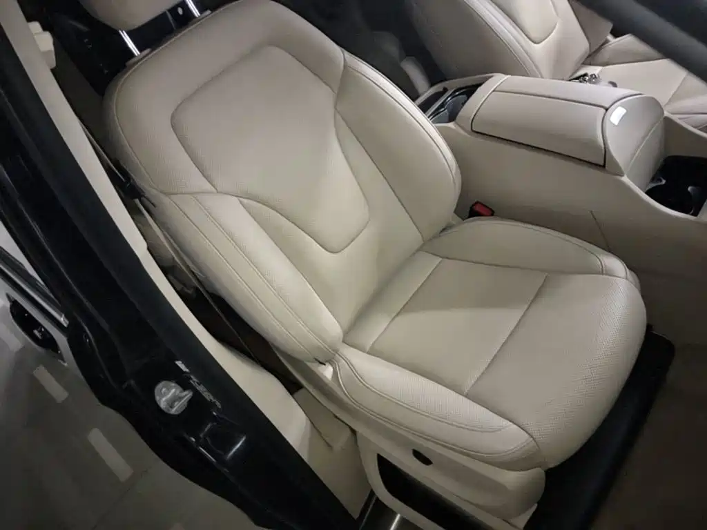 Mercedes-Benz V-Class 2020 — фото 25