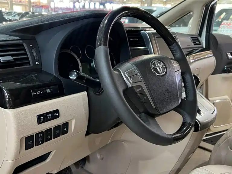 Toyota Alphard 2016 — фото 11