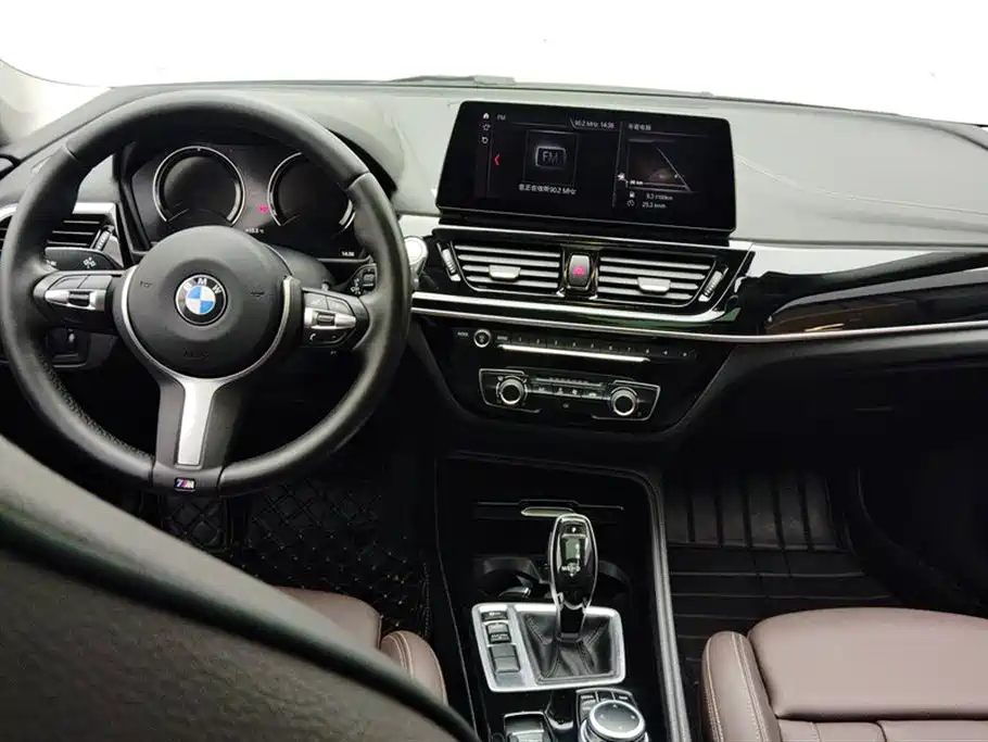 BMW 1 Series 2021 — фото 12