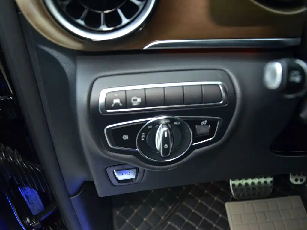 Mercedes-Benz V-Class 2024 — фото 12