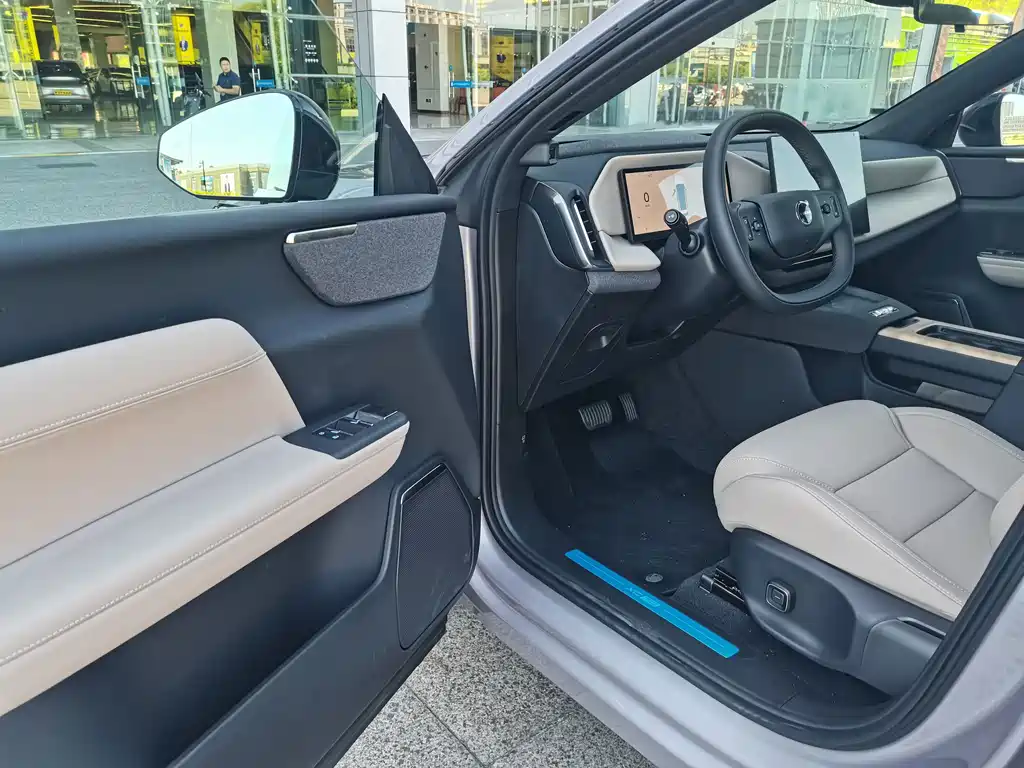 Volvo XC70 Plug-In Hybrid 2026 — фото 12
