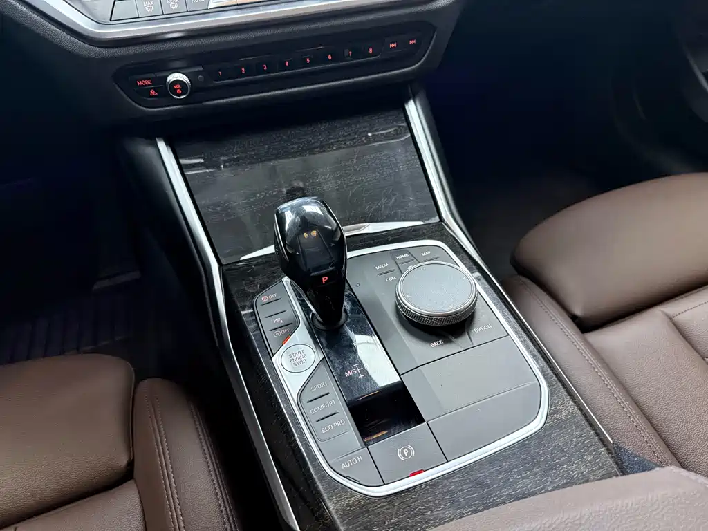 BMW 3 Series 2019 — фото 12