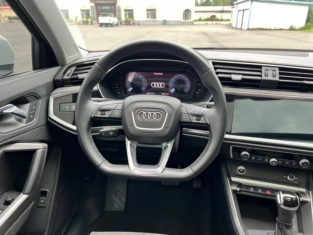 Audi Q3 2021 — фото 10