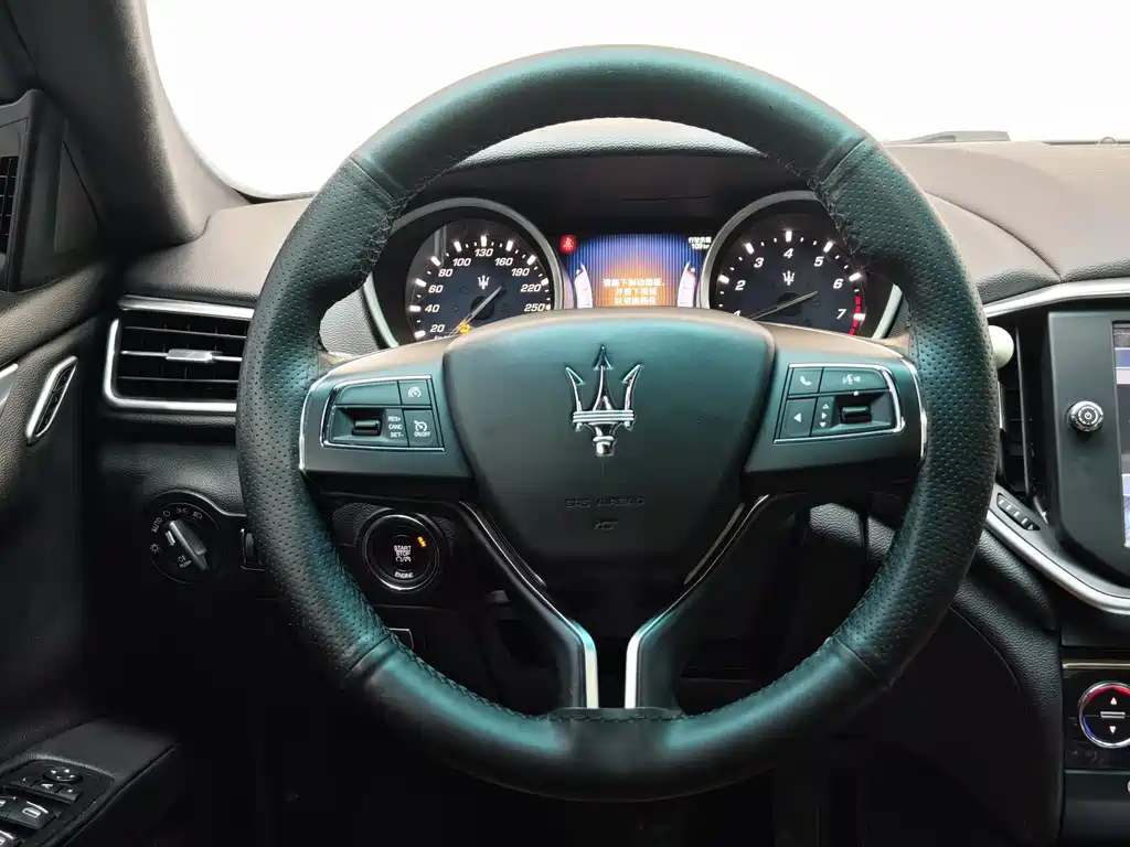 Maserati Ghibli 2016 — фото 26