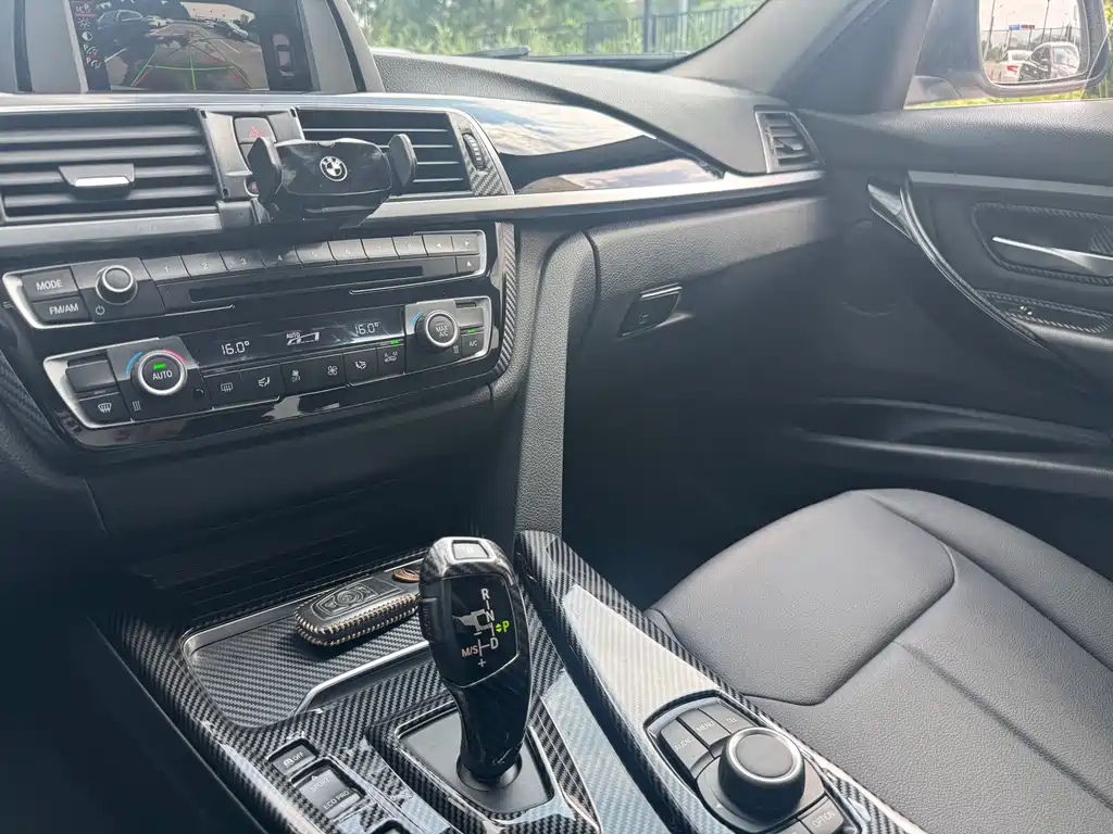 BMW 3 Series 2017 — фото 11