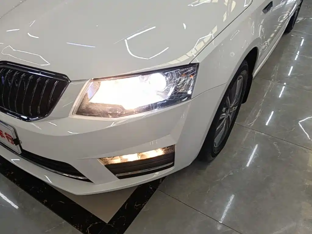 Skoda Octavia 2016 — фото 24