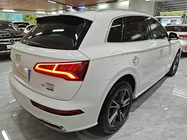 Audi Q5L 2020