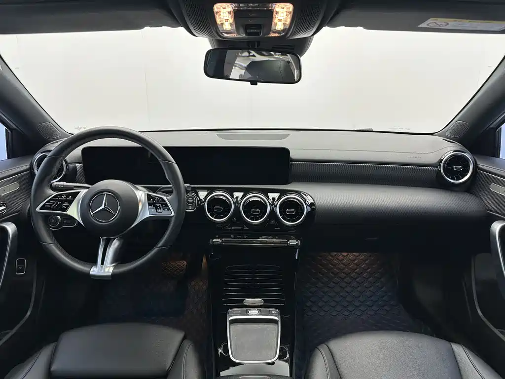 Mercedes-Benz A-Class 2024 — фото 7