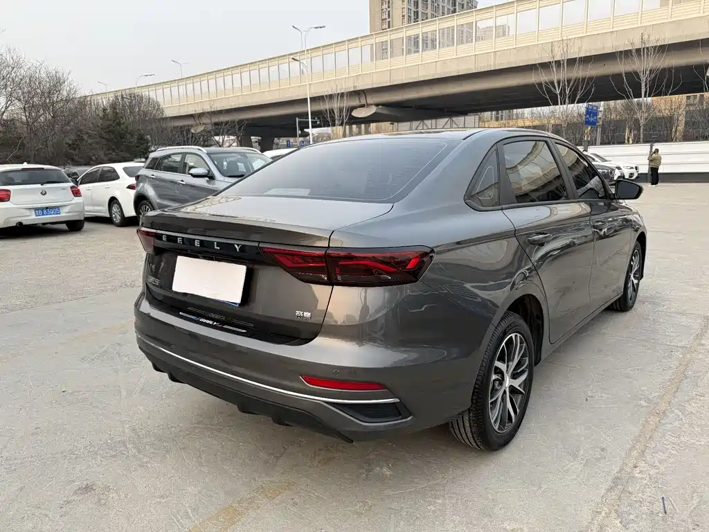 Geely Emgrand 2024 — фото 9
