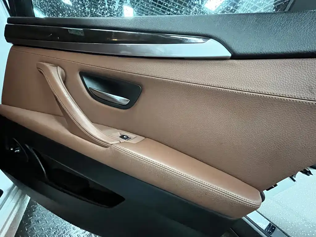 BMW 5 Series 2017 — фото 14