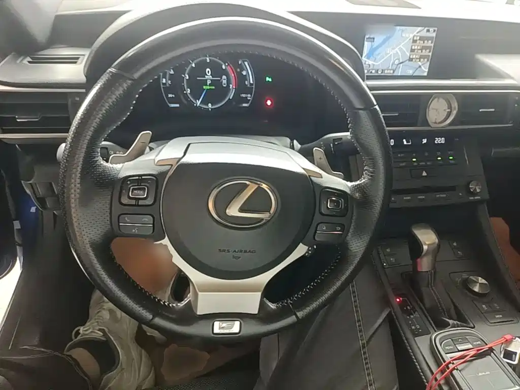 Lexus RC 2016 — фото 11