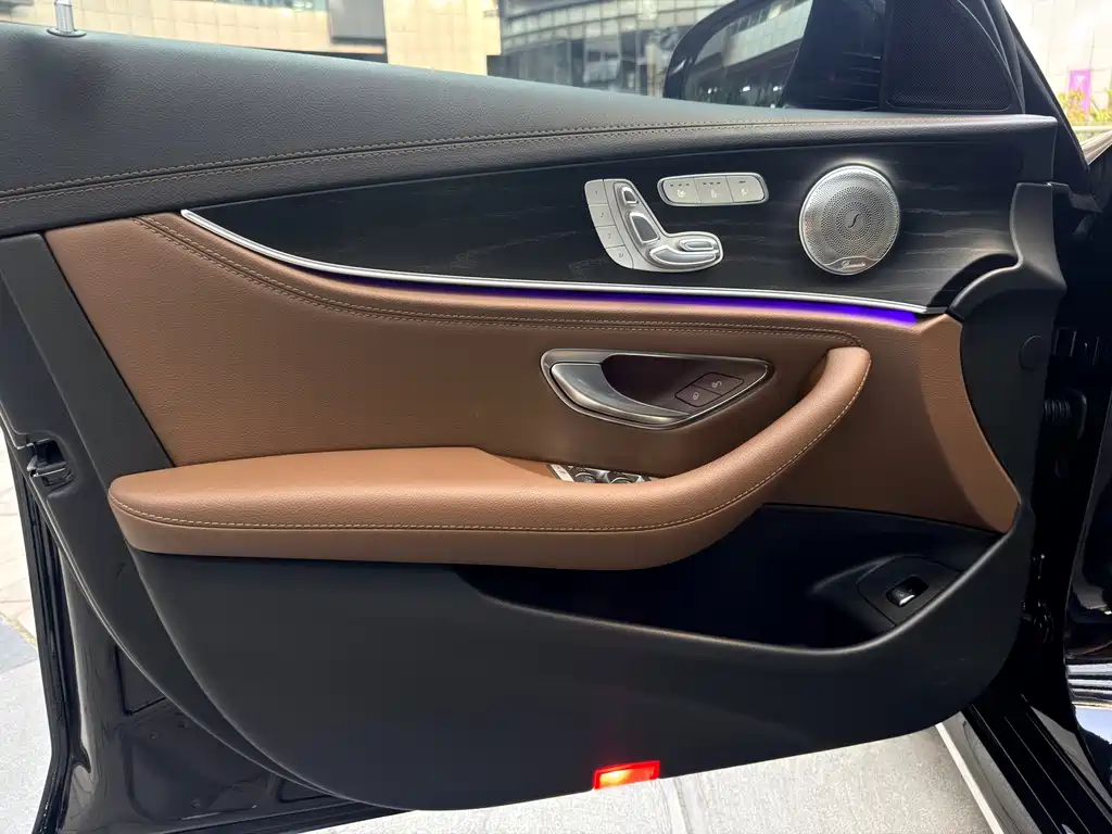 Mercedes-Benz E-Class 2023 — фото 11