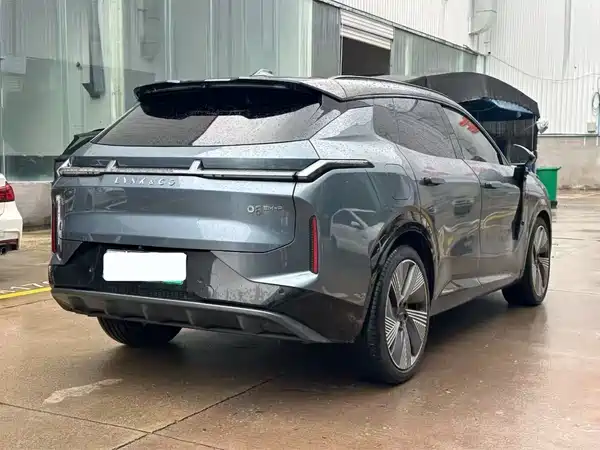 Lynk & Co 08 EM-P 2024
