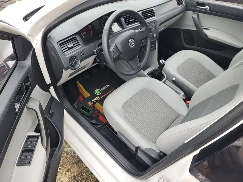 Skoda Rapid 2016 — фото 16