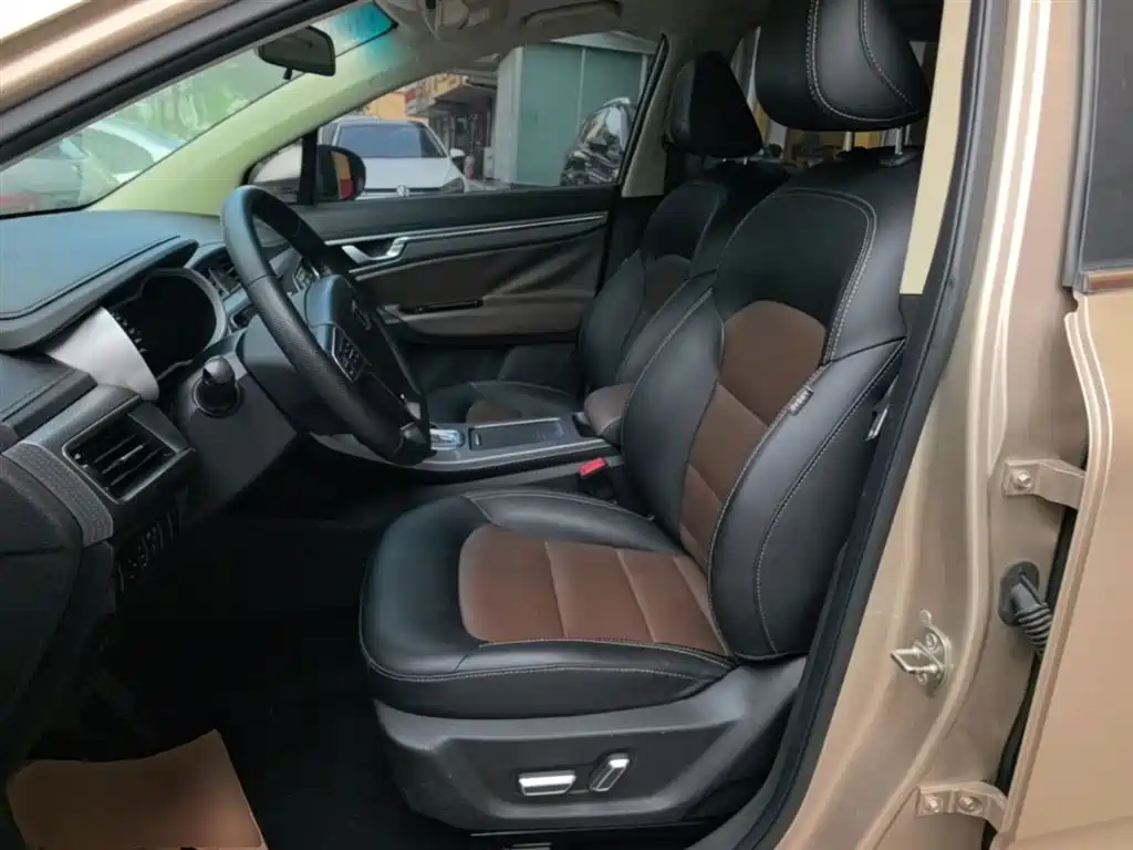 Geely Emgrand GS 2017 — фото 15
