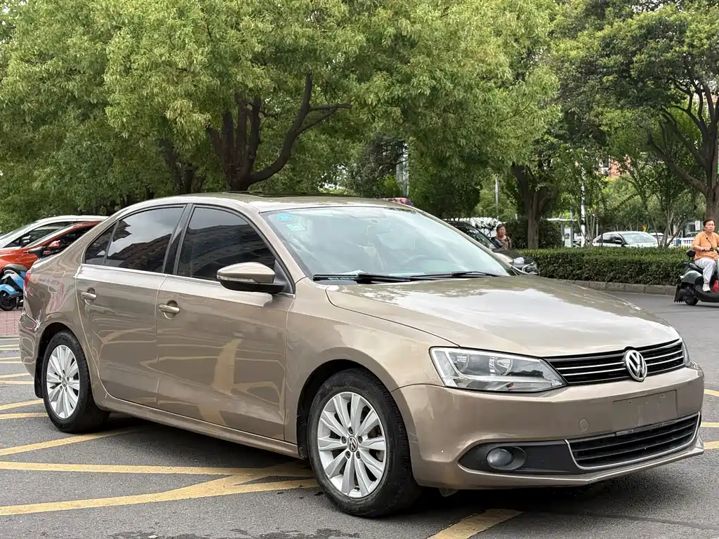Volkswagen Sagitar 2015