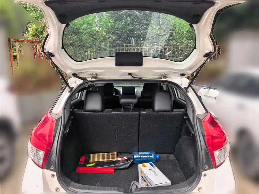 Toyota Yaris L 2015 — фото 15